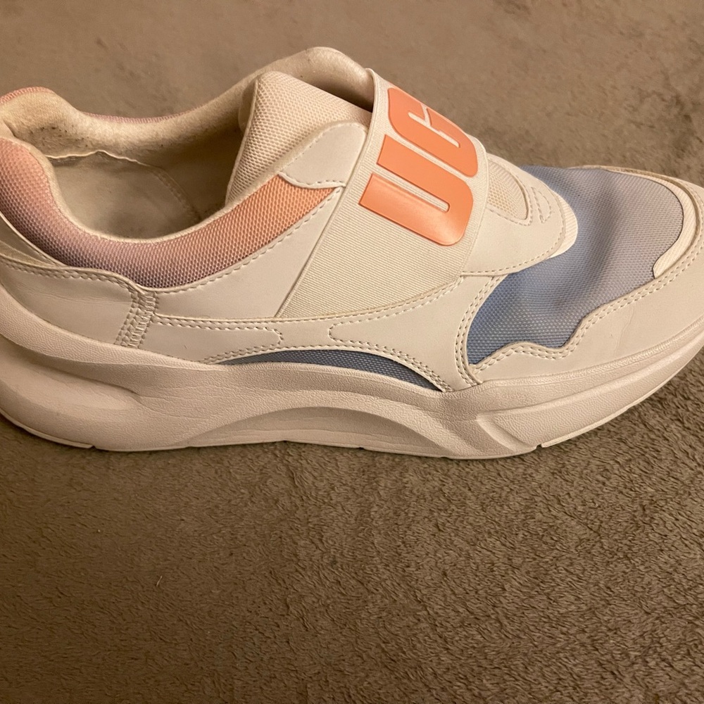 UGG Women Slip-On Sneakers - Picture 5 of 6